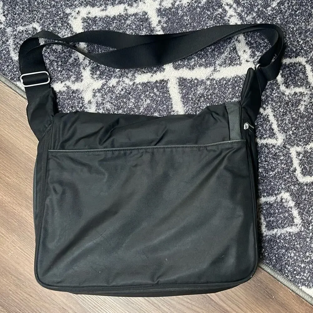 Tumi black multiple department crossbody messenger